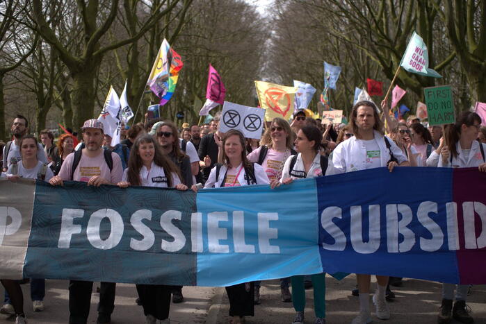 Politie massaal aanwezig bij demonstratie, meerdere charges uitgevoerd