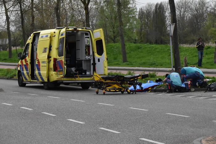 Motorrijder gewond bij botsing met auto