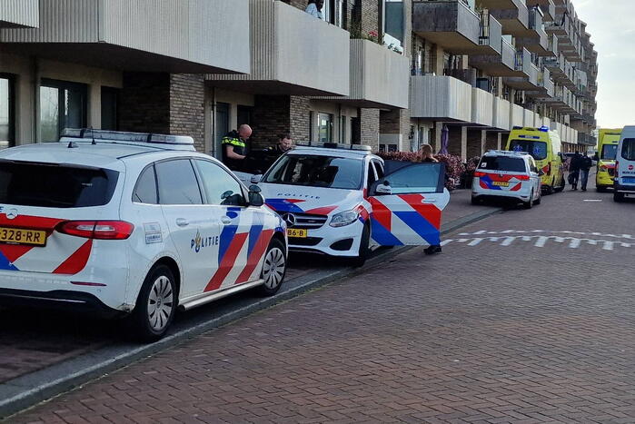 Vrouw meerdere keren gestoken bij woning