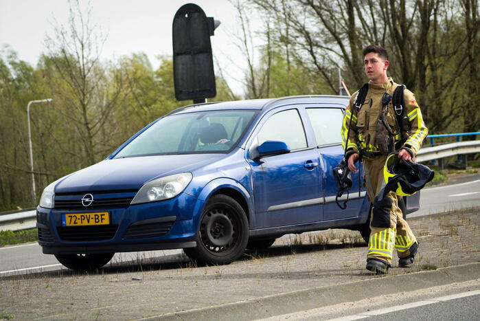 Brandweer ingezet voor rookontwikkeling bij auto