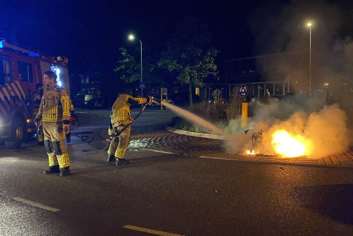 Opnieuw scooter in brand gestoken, politie start onderzoek