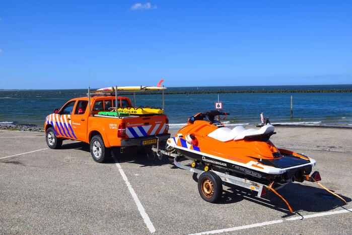 Hulpdiensten groots ingezet voor kitesurfer in de problemen