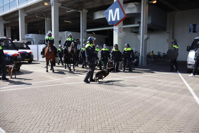 Politie massaal ingezet na onrust rondom voetbalwedstrijd