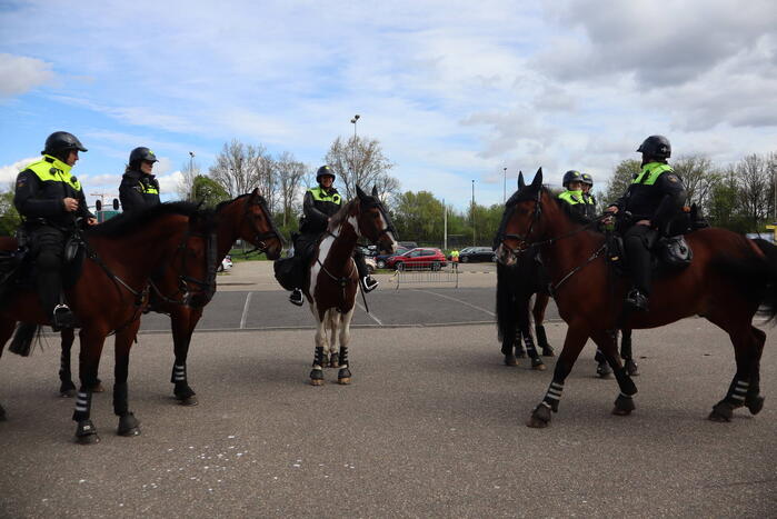 Politie massaal ingezet na onrust rondom voetbalwedstrijd