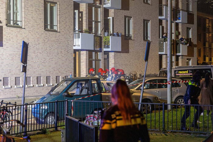 Pui uit portiek geblazen gigantische explosie