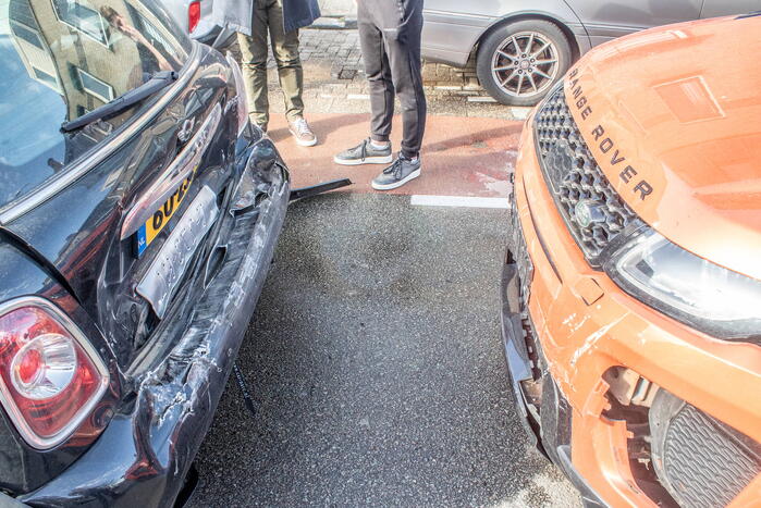 Gewonde, aanhouding en schade na kop-staartbotsing