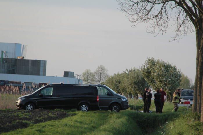 Stoffelijk overschot in water door fietsers aangetroffen