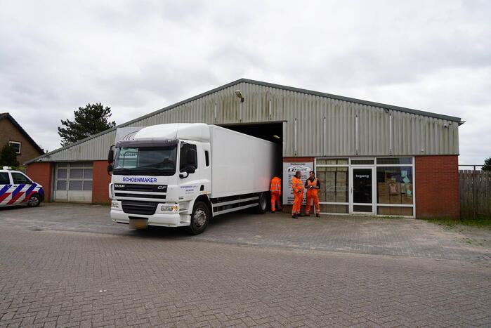 Dure gloednieuwe sportwagens in beslag genomen bij FIOD-inval