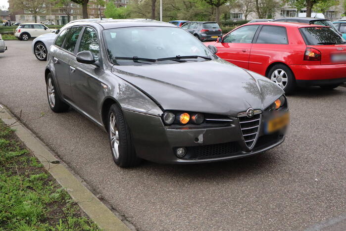 Flinke schade en lekkage na kop-staart botsing