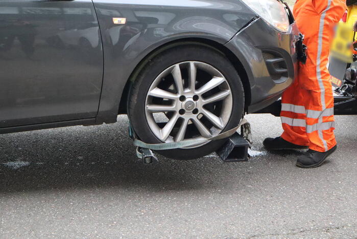Flinke schade en lekkage na kop-staart botsing