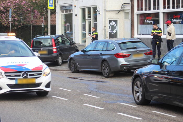 Veel schade na botsing tussen personenauto's
