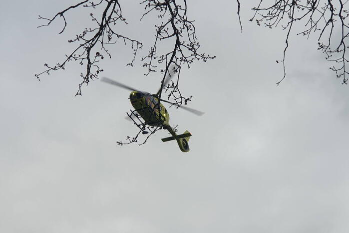 Traumahelikopter landt voor medisch incident