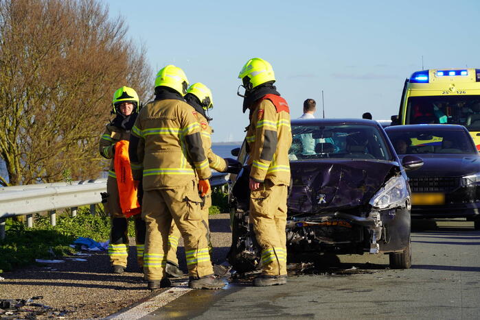 Twee gewonden bij flinke kop-staartbotsing