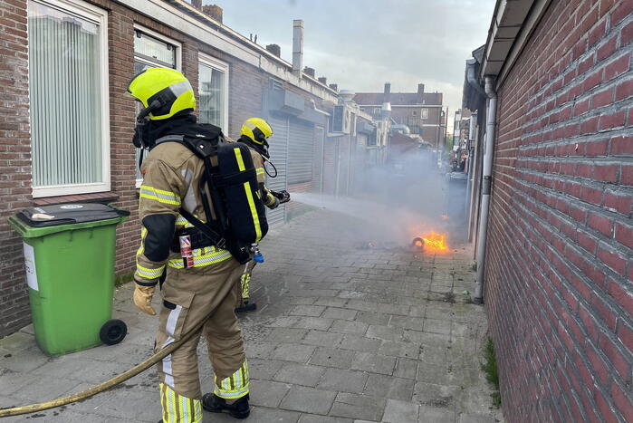 Kliko in brand tegen houten schuur