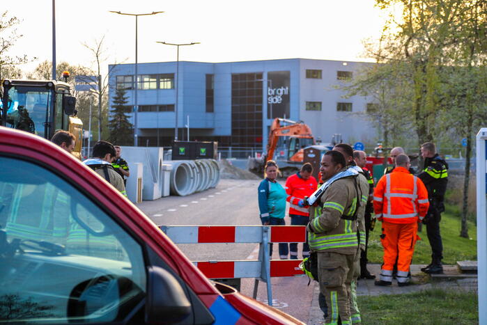 Veel hulpdiensten voor te water geraakte auto