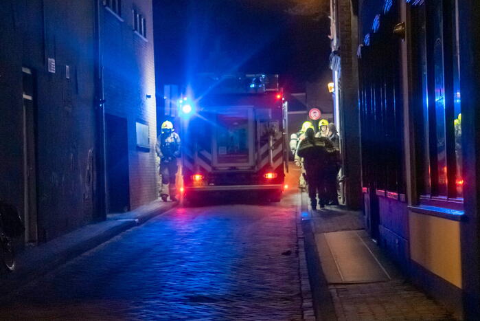 Man met verward gedrag steekt woning in brand