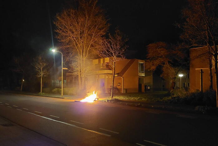 Huisvuilcontainer vat vlam