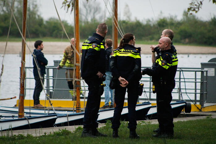 Overleden persoon aangetroffen bij strand