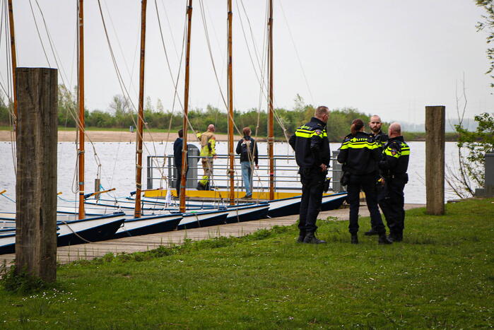 Overleden persoon aangetroffen bij strand
