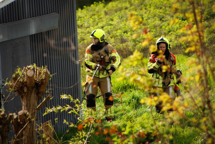 Brand in schuur snel onder controle