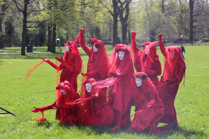 Extinction Rebellion demonstreerd bij provinciehuis