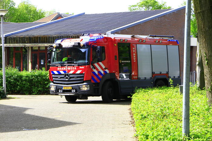 Jerrycan met benzine vat vlam