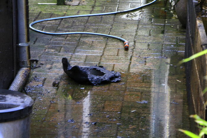 Jerrycan met benzine vat vlam