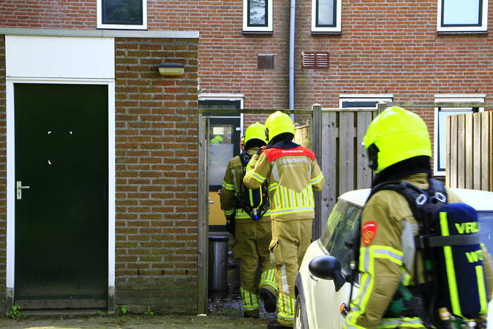 Jerrycan met benzine vat vlam