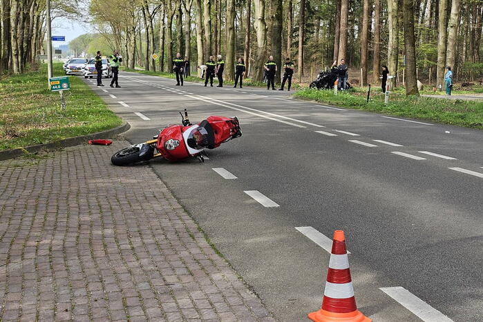 Motorrijder overleden na val, tweede raakt gewond