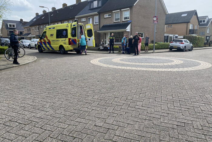 Scooterrijder gewond bij botsing met paal