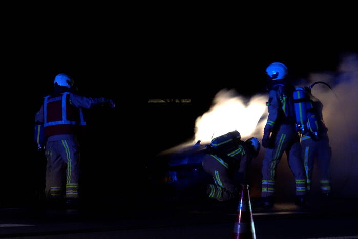 Busje volledig uitgebrand op N34