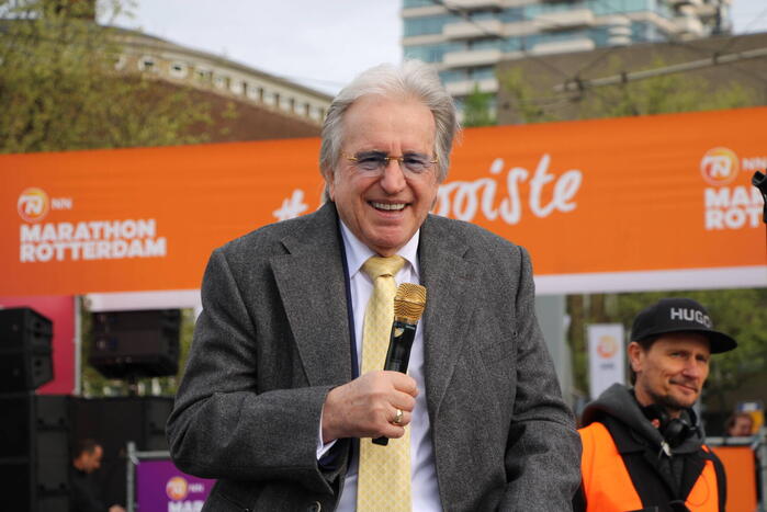 43e NN marathon Rotterdam van start met voor de laatste keer Lee Towers