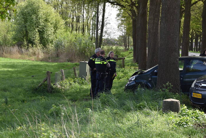 Veel schade bij kop-staart botsing na remmen bij kruispunt