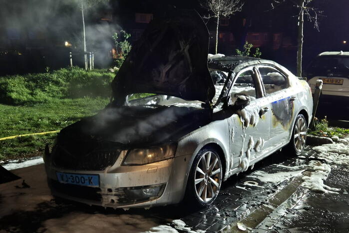 Taxi compleet verwoest door brand