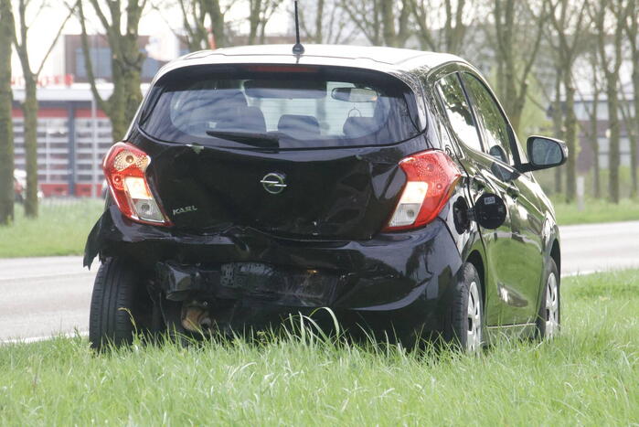 Gewonde en auto's fiks beschadigd bij kop-staartbotsing