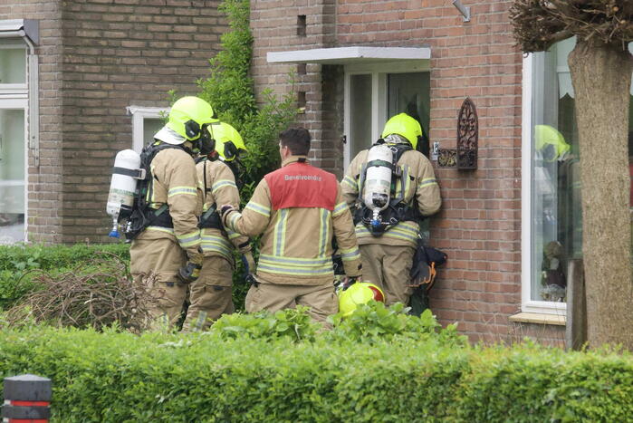 Deur ingebeukt na pannetje op het vuur