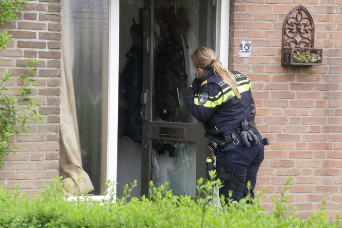 Deur ingebeukt na pannetje op het vuur