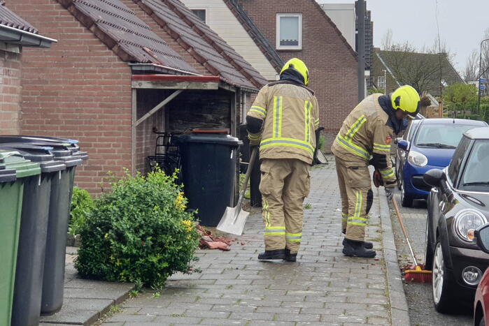 Meerdere dakpannen gesneuveld na harde wind
