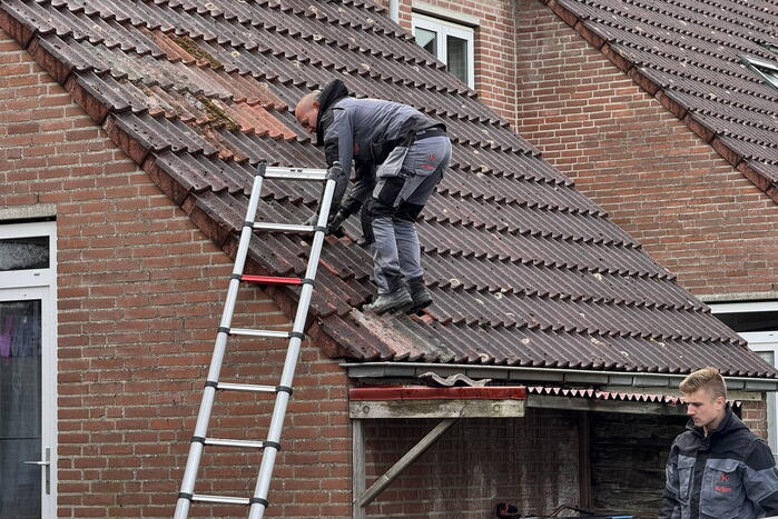 Meerdere dakpannen gesneuveld na harde wind