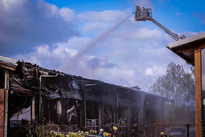 24 bedrijven getroffen door enorme brand
