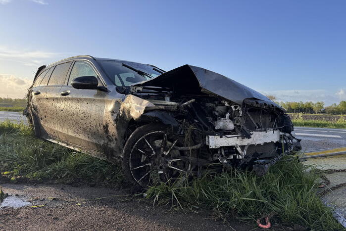 Auto zwaar beschadigd bij eenzijdig ongeval