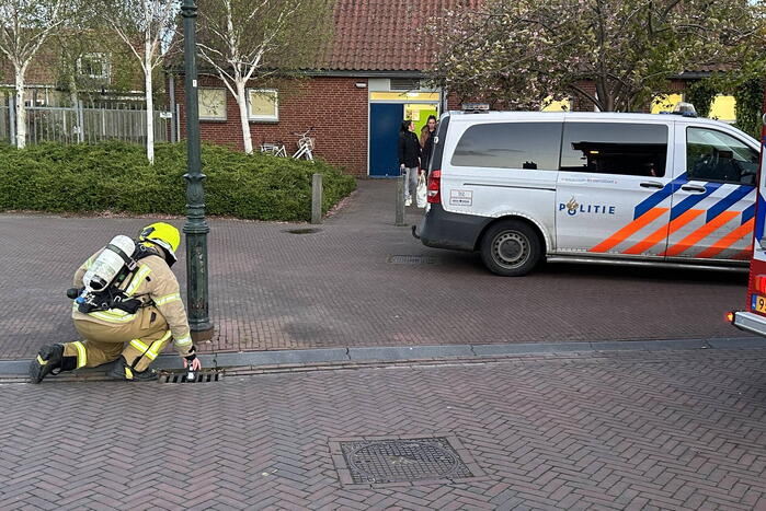 Brandweer verricht metingen na sterke gaslucht
