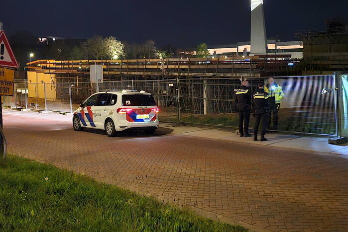 Zoekactie naar mogelijke persoon op bouwterrein