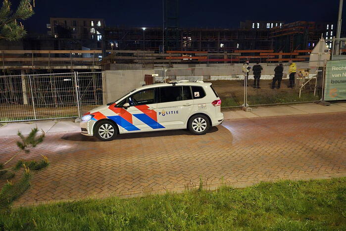 Zoekactie naar mogelijke persoon op bouwterrein