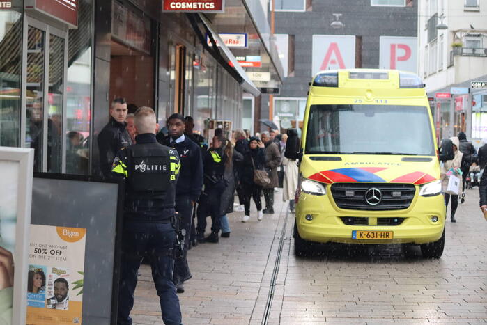 Persoon gewond bij mogelijke steekpartij