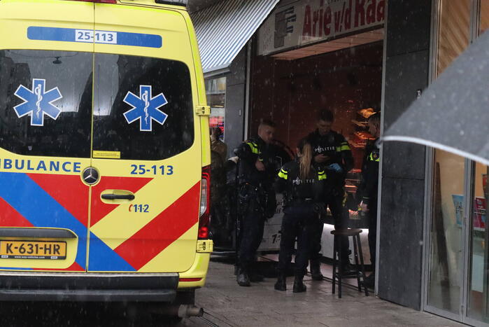 Persoon gewond bij mogelijke steekpartij