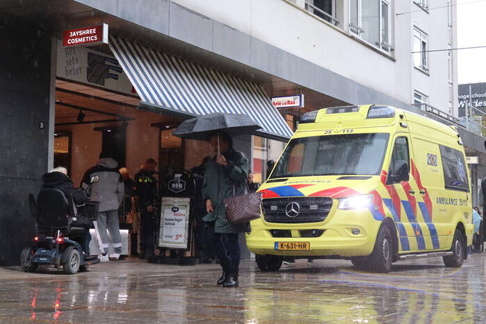 Persoon gewond bij mogelijke steekpartij