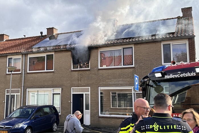 Fikse rookontwikkeling bij woningbrand