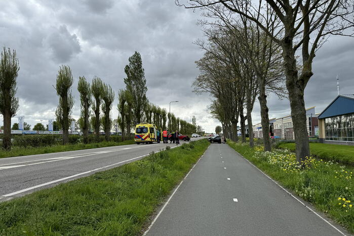 Auto's fiks beschadigd bij frontale aanrijding