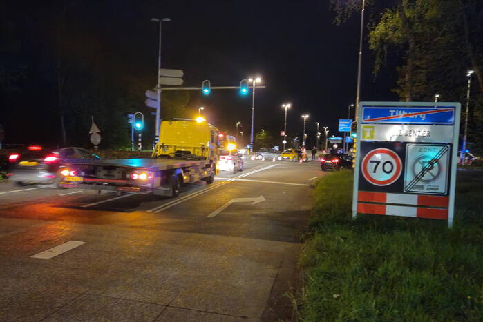 Personenauto's in botsing op kruising